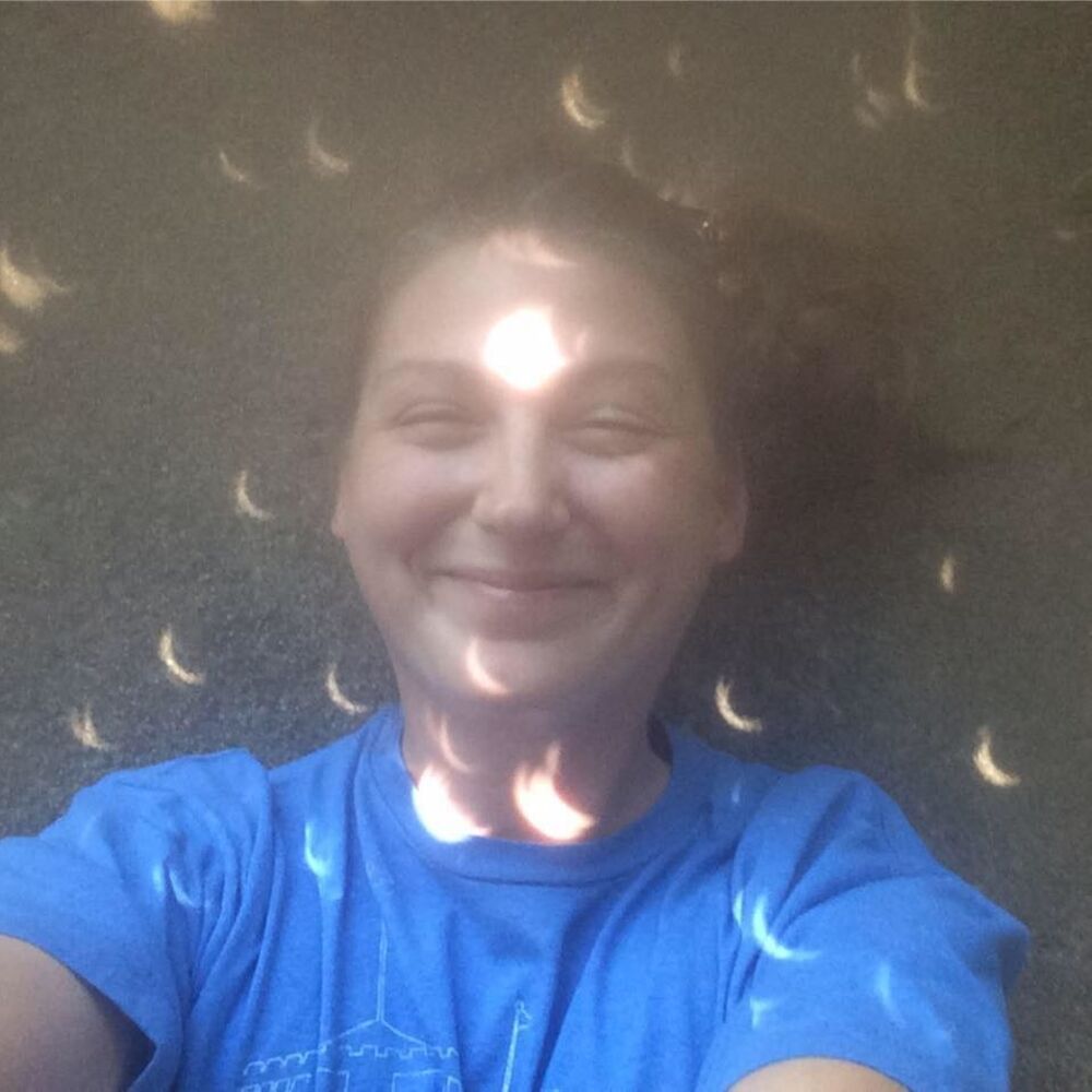 Meet your Posher, Jessica Like to be notified of live shows :)